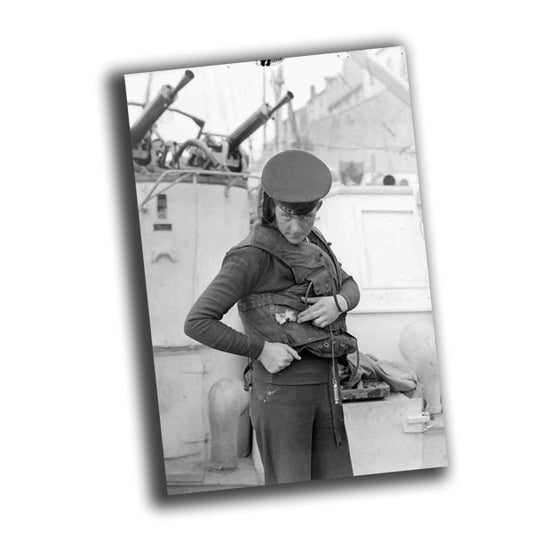 a female NAVY uniform vintage retro WW2 Photo Glossy 4*6 in B038