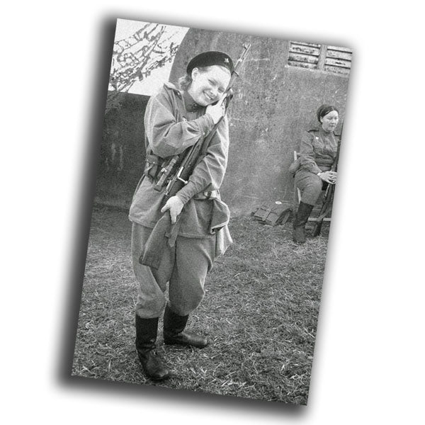 Soviet woman sniper with rifle from the 1940s WW2 Photo Glossy 4*6 in C040