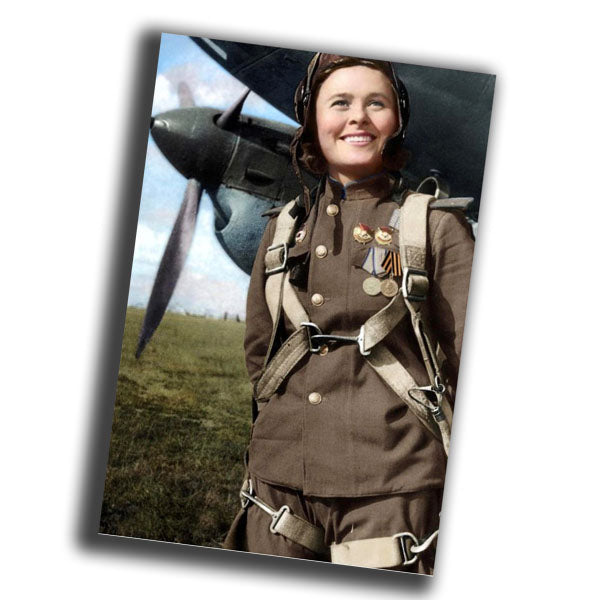 woman pilot on the runway near the plane  from the 1940s WW2 Photo Glossy 4*6 in C044