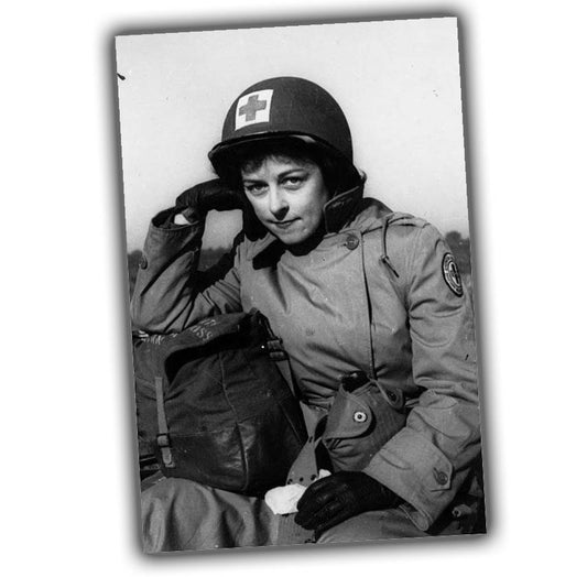 female medic in military uniform WW2 Photo Glossy 4*6 in I047