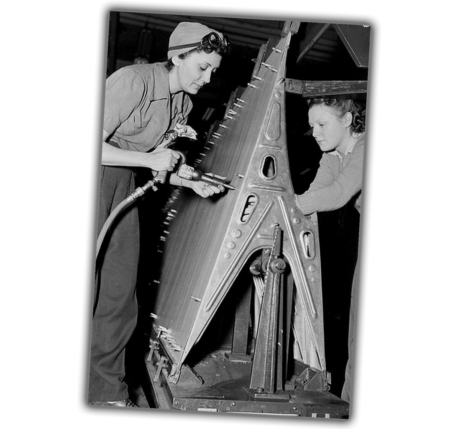 vintage classic women assembling airplane fuselage WW2 Photo Glossy 4*6 in K047